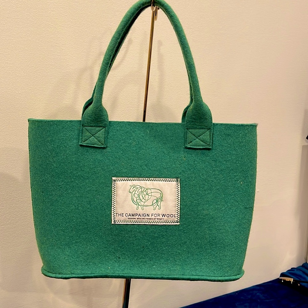 Campaign for wool green tote